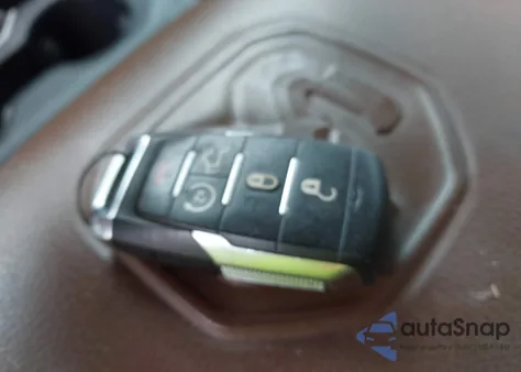 2020 Ram 1500 Laramie 4X4 5'7 Box z USA, uszkodzony, nr VIN 1C6SRFJT1LN157271